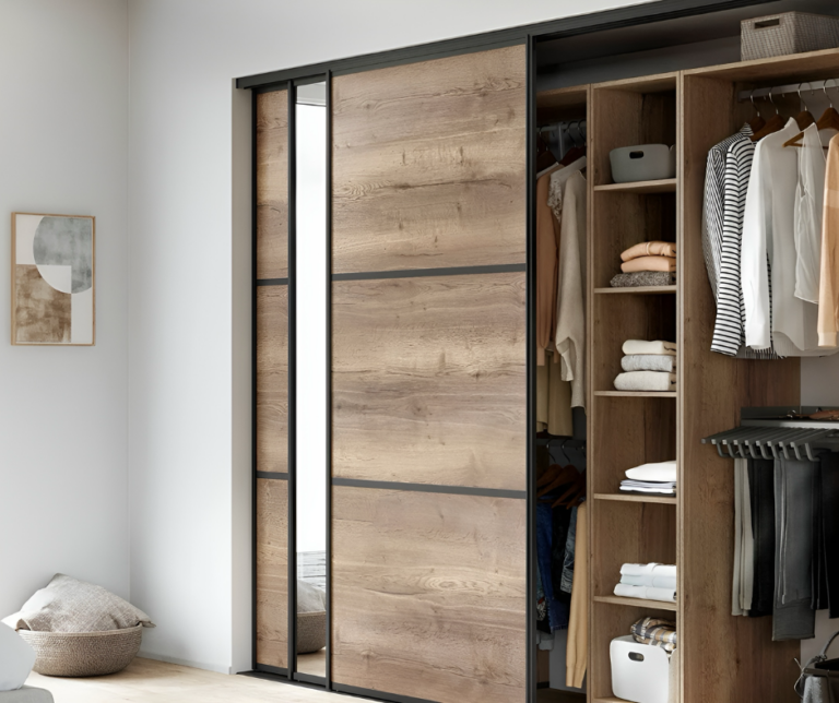 Vous souhaitez créer un dressing sur mesure à Wittenheim ou dans le Haut-Rhin ? Découvrez nos conseils pour concevoir un espace de rangement esthétique, pratique et parfaitement adapté à votre intérieur.